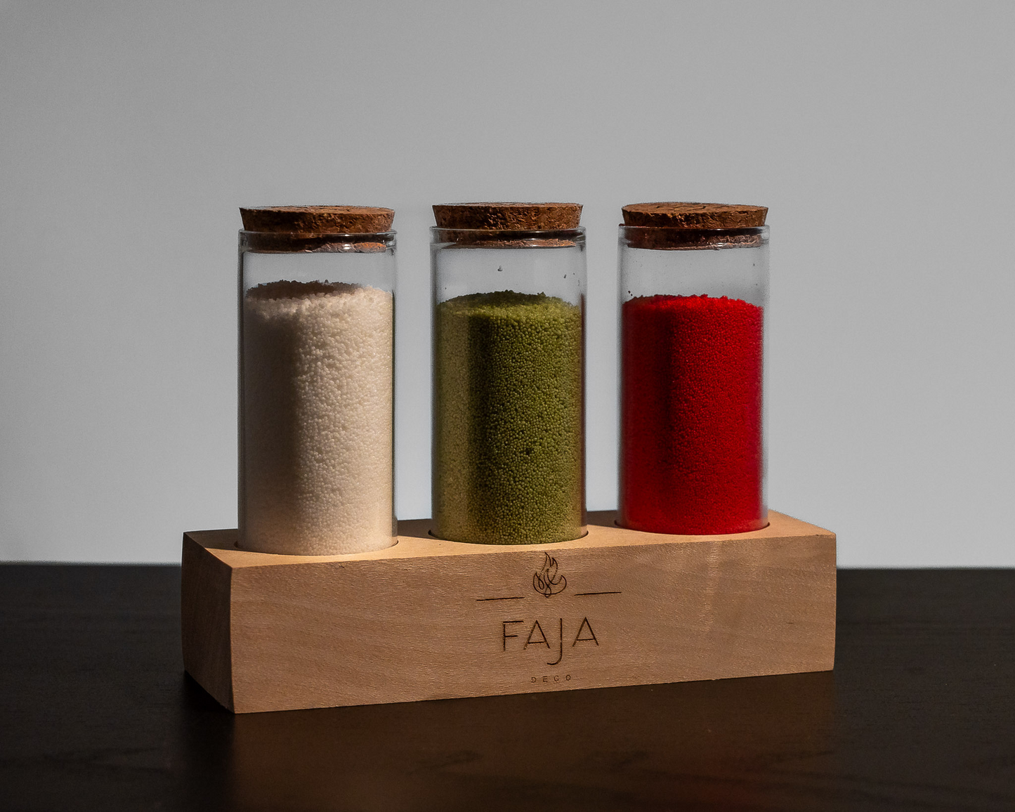 3 dalių žvakių rinkinys su mediniu stoveliu "Magic Christmas"