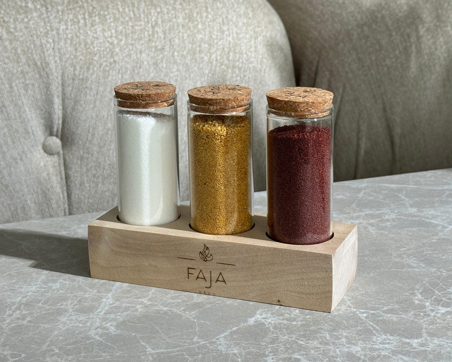 3 dalių žvakių rinkinys su mediniu stoveliu "Palma"