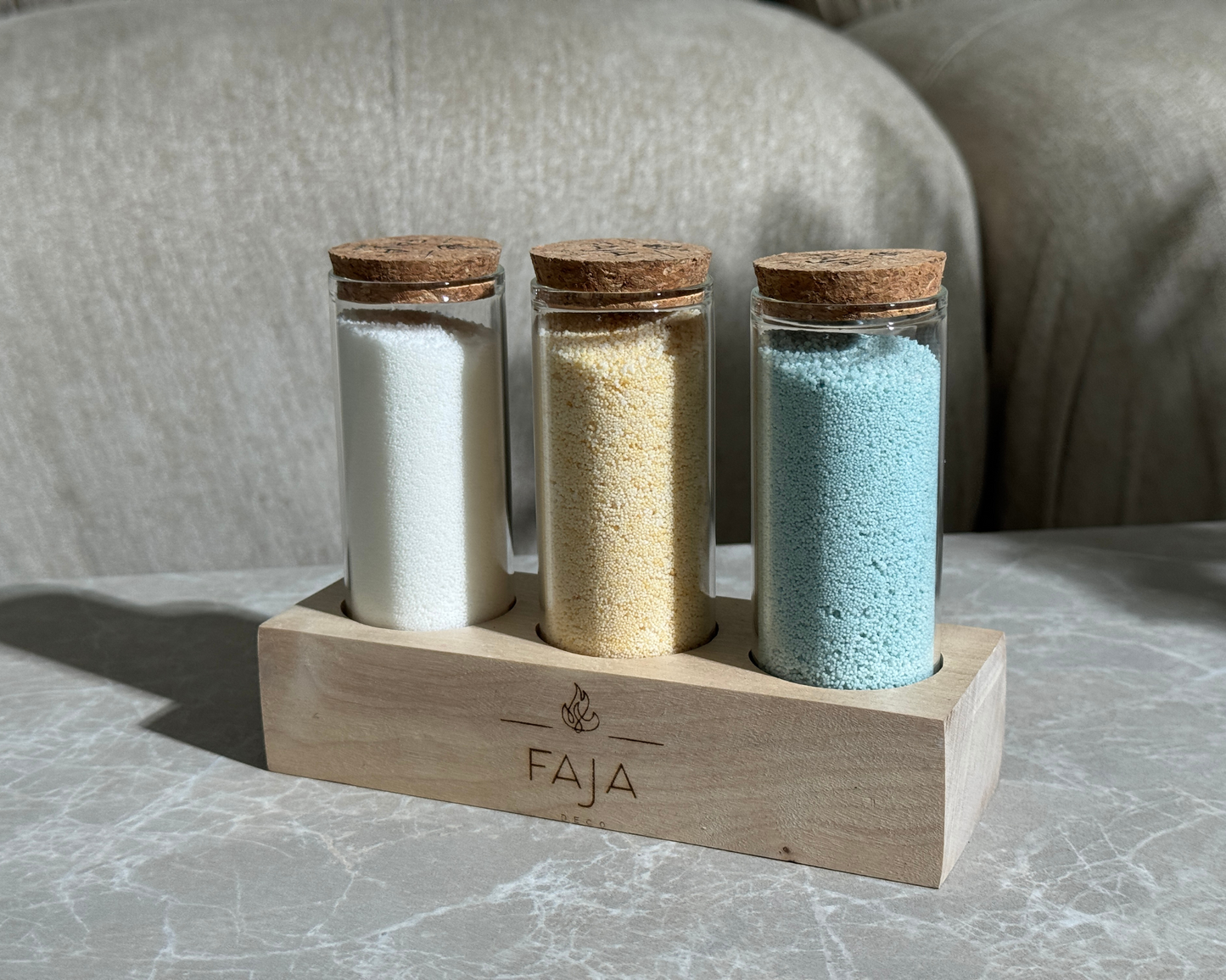 3 dalių žvakių rinkinys su mediniu stoveliu "Seaside"