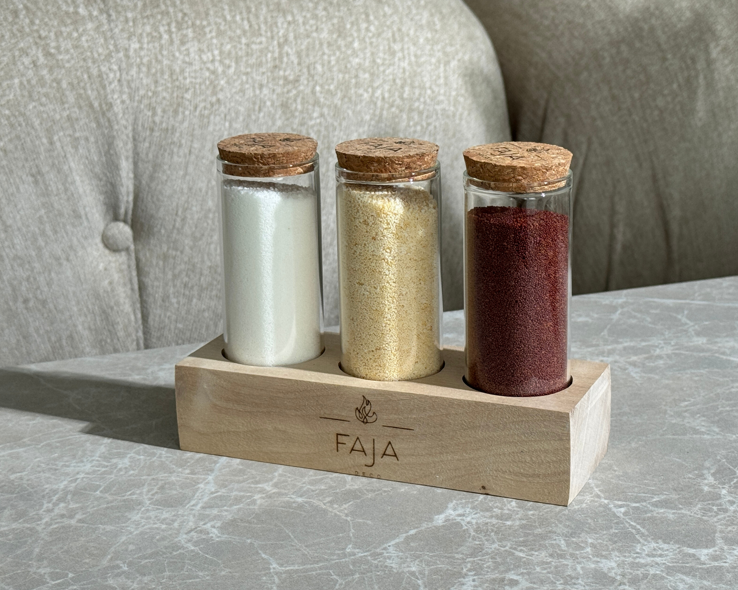 3 dalių žvakių rinkinys su mediniu stoveliu "Cappuccino"